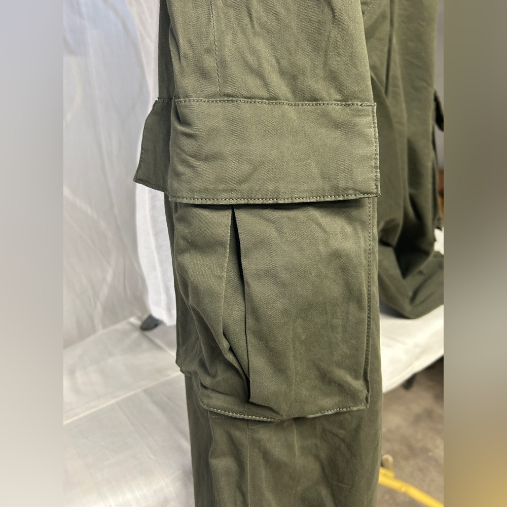 Gwen Olive Cargo Pants - Picture 8 of 11